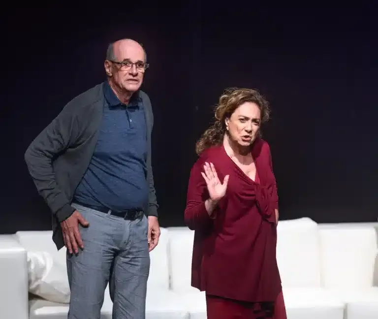 Comédia com Eliane Giardini e Marcos Caruso chega ao Theatro Pedro II em agosto