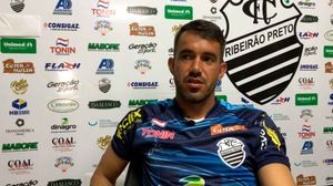 Max, Goleiro Do Comercial, Um Exemplo Para Os Jovens