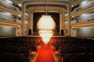 Theatro Pedro Ii E A Tradicional Limpeza Do Lustre