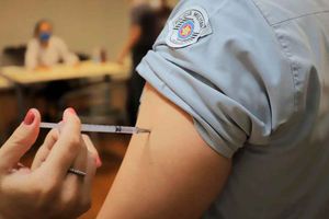 Guardas Metropolitanos São Vacinados Em Ribeirão Preto