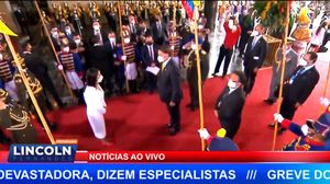 Bolsonaro Comparece A Posse Do Presidente Do Equador Usando Máscara