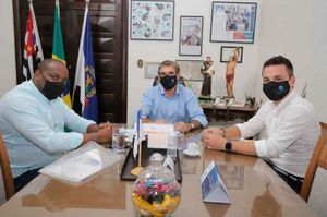 Prefeito Recebe O Novo Presidente Da Fabarp