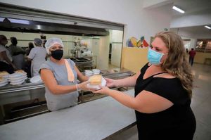 Programa Alimentação Entrega 200 Mil Refeições Em Um Mês
