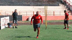 Walter Sua A Camisa Para Entrar Em Forma