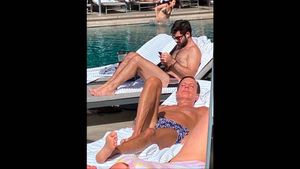 Dória Aprova O Sol De Copacabana Enquanto O Estado Beira O Caos