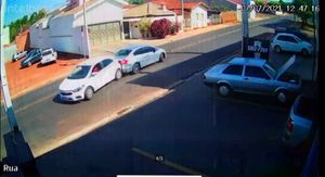 Dois Carros Colidem De Trazeira Na Cidade De Itápolis