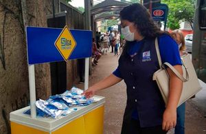 Ação Distribui 385 Máscaras E Frascos De Álcool Em Gel No Centro De Ribeirão