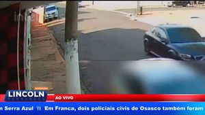 Câmera De Monitoramento Flagra Carro Com Dois Policiais Que Teriam Executado Um Homem Em Serra Azul-Sp