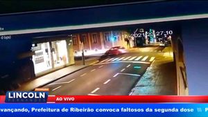 Em Sertãozinho, Câmeras Flagram Acidente Grave Com Motociclista