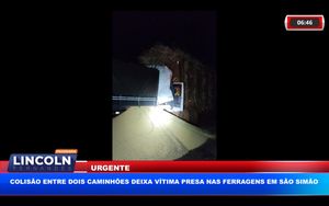 Colisão Entre Dois Caminhões Deixa Vítima Presa Nas Ferragens Em São Simão