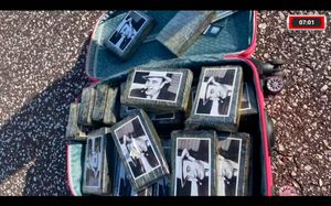 Dupla É Presa Antes De Embarcar Com Pacotes De Cocaína Com Rosto De Al Capone, No Aeroclube De Jaboticabal