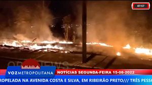 Incêndio Atinge Terreno No Bairro Vila Virgínia, Em Ribeirão Preto