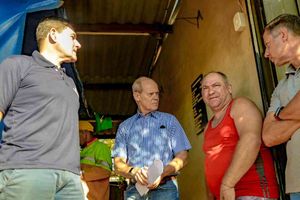 Moradores Acompanham Chegada De Asfalto No Parque Dos Flamboyans E No Orestes Lopes De Camargo