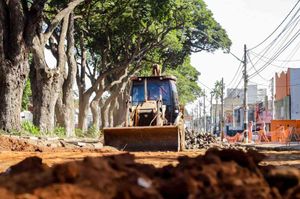 Primeiro Trecho Em Obras Na Nove De Julho Tem Paralelepípedos Retirados E Canteiros Escavados Manualmente