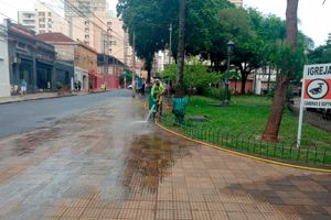 Calçadão recebe ações de limpeza diariamente