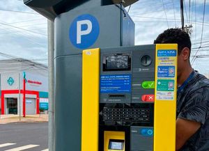 Área Azul volta a funcionar na avenida Saudade