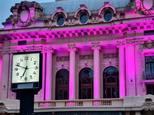 Fundação D. Pedro II realiza manutenção e limpeza no relógio da Praça XV