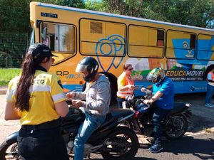 Nova blitz conscientiza 120 motociclistas na zona Oeste