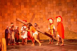 Caminhada do Calvário deve reunir uma multidão de fiéis no Teatro de Arena