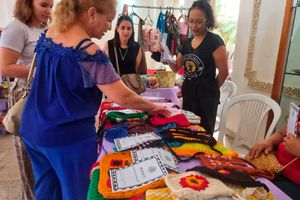 Mulheres do Eu Vejo Você expõem pela primeira vez artesanatos produzidos no projeto