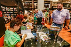 2ª edição do livro “Ligados pela História” foi lançada no último sábado