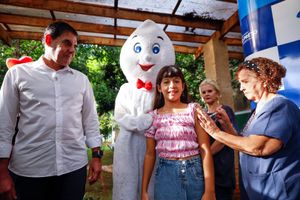 Criança de 11 anos é a primeira a receber a vacina contra dengue em Ribeirão Preto