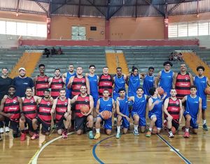 Jogo da equipe de Basquete RP na Cava do Bosque arrecadou 50 quilos de alimentos