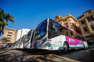 Doze ônibus de maior capacidade de transporte começam a circular nesta terça-feira