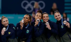 Equipe feminina conquista bronze na ginástica artística em Paris