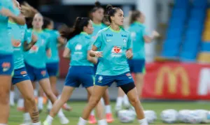 Seleção feminina realiza primeiro treino com todas as convocadas