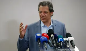Haddad diz que câmbio é flutuante e que o dólar vai se acomodar