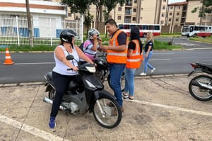 Detran-SP e RP Mobi abordam 147 motociclistas em blitz da campanha "Faz Seu Corre Sem Correr"