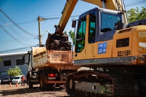 Serviço emergencial de drenagem na comunidade Locomotiva começou nesta segunda-feira