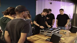 Curso gratuito de discotecagem para jovens em Ribeirão Preto