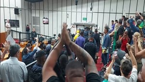 Bate-boca, empurra-empurra, ação policial, discurso inflamado, justificativa e nota de esclarecimento