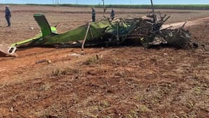 Piloto morre em queda de avião agrícola no interior de SP
