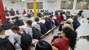 Alunos da EJA recebem ação de saúde preventiva