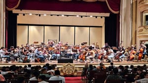 Alunos da rede municipal assistem ao ensaio aberto da Orquestra Sinfônica no Theatro Pedro II