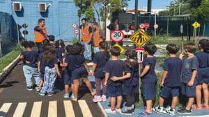 Alunos do Geraldo de Carvalho participam de atividade na Escola Pública de Trânsito da RP Mobi