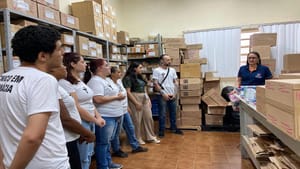 Alunos do curso técnico de Farmácia do Senac conhecem a rotina da Farmácia da Gente