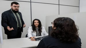 Justiça determina que escola forneça tutor para aluna com autismo em Ribeirão Preto