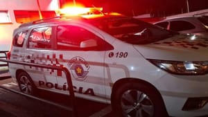 Moradores de favela paulistana fazem barricada contra ação policial