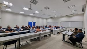 Prefeitura cobra e CPFL intensifica fiscalização de fios de telefonia e internet soltos em vias