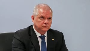 Presidente do INSS é demitido por suspeita de fraude