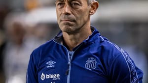 Santos demite técnico Pedro Caixinha após início difícil no Brasileiro