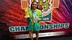 Brasileira de 14 anos conquista Mundial sub-17 de levantamento de peso