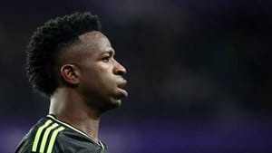 Cinco torcedores são condenados por ofensas racistas contra Vini Jr