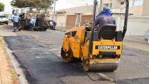 EMDEF faz serviços de remendo asfáltico e pintura em todas as regiões da cidade