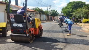 Emdef trabalha com sete equipes no tapa-buraco