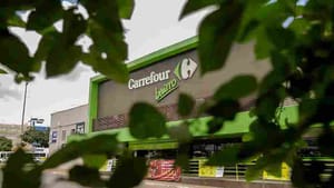 Justiça torna Carrefour réu por vazamento de óleo diesel em Santos